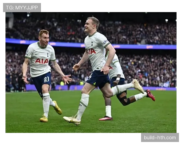 英超经典对决回顾：激情碰撞彰显球队实力提升与精彩瞬间