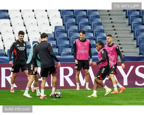 本菲卡防线稳固,球队在新赛季持续提升竞争力表现 本菲卡防线稳固,球队在新赛季持续提升竞争力表现